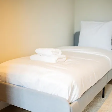 Deluxe 3 Bedroom Serviced 73m2 ロッテルダム