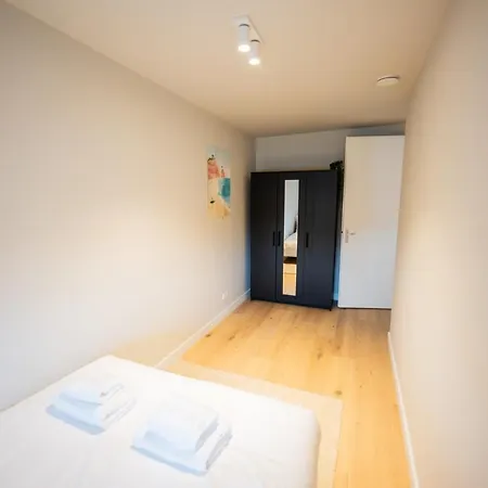 Deluxe 3 Bedroom Serviced 73m2 *