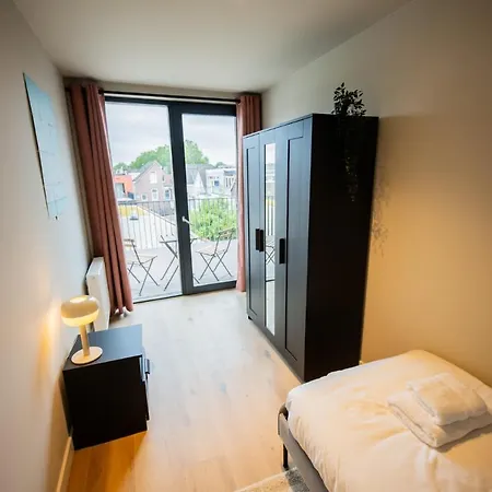 Deluxe 3 Bedroom Serviced 73m2 アパート *